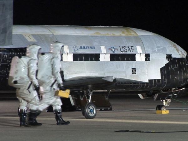 Air Force's Mysterious X-37B Space Plane Wings by 600 Days in Orbit